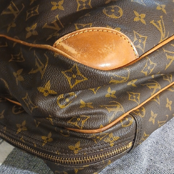 Louis Vuitton Monogram Canvas Travel Bag - Picture 7 of 16